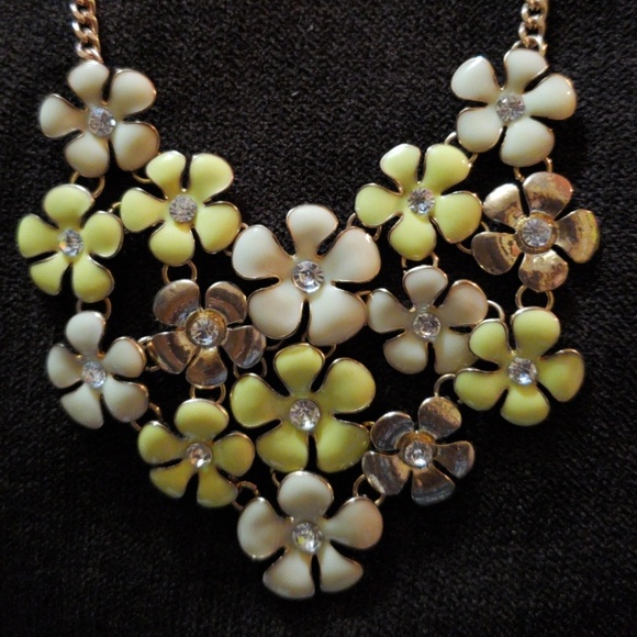 New Beautiful statement flowers necklace - Picture 1 of 5